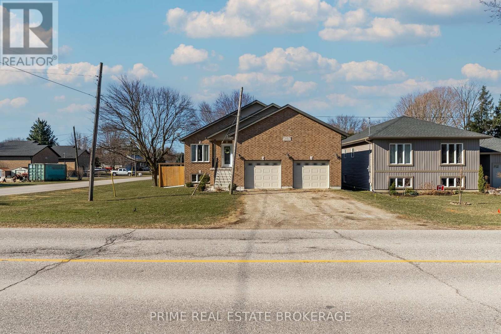 631 Main Street, Chatham-Kent, Ontario  N0P 1C0 - Photo 1 - X12057098