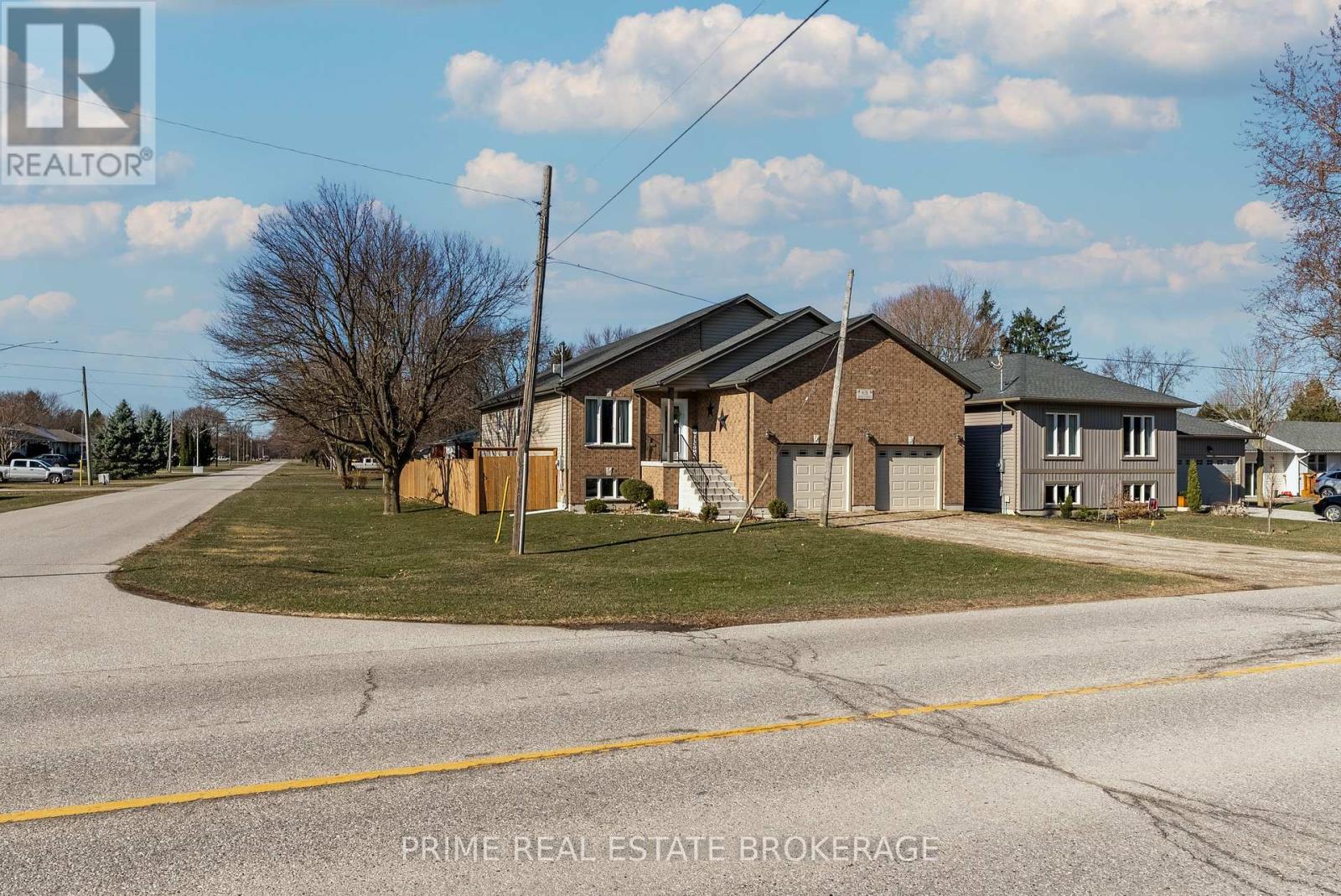 631 Main Street, Chatham-Kent, Ontario  N0P 1C0 - Photo 2 - X12057098