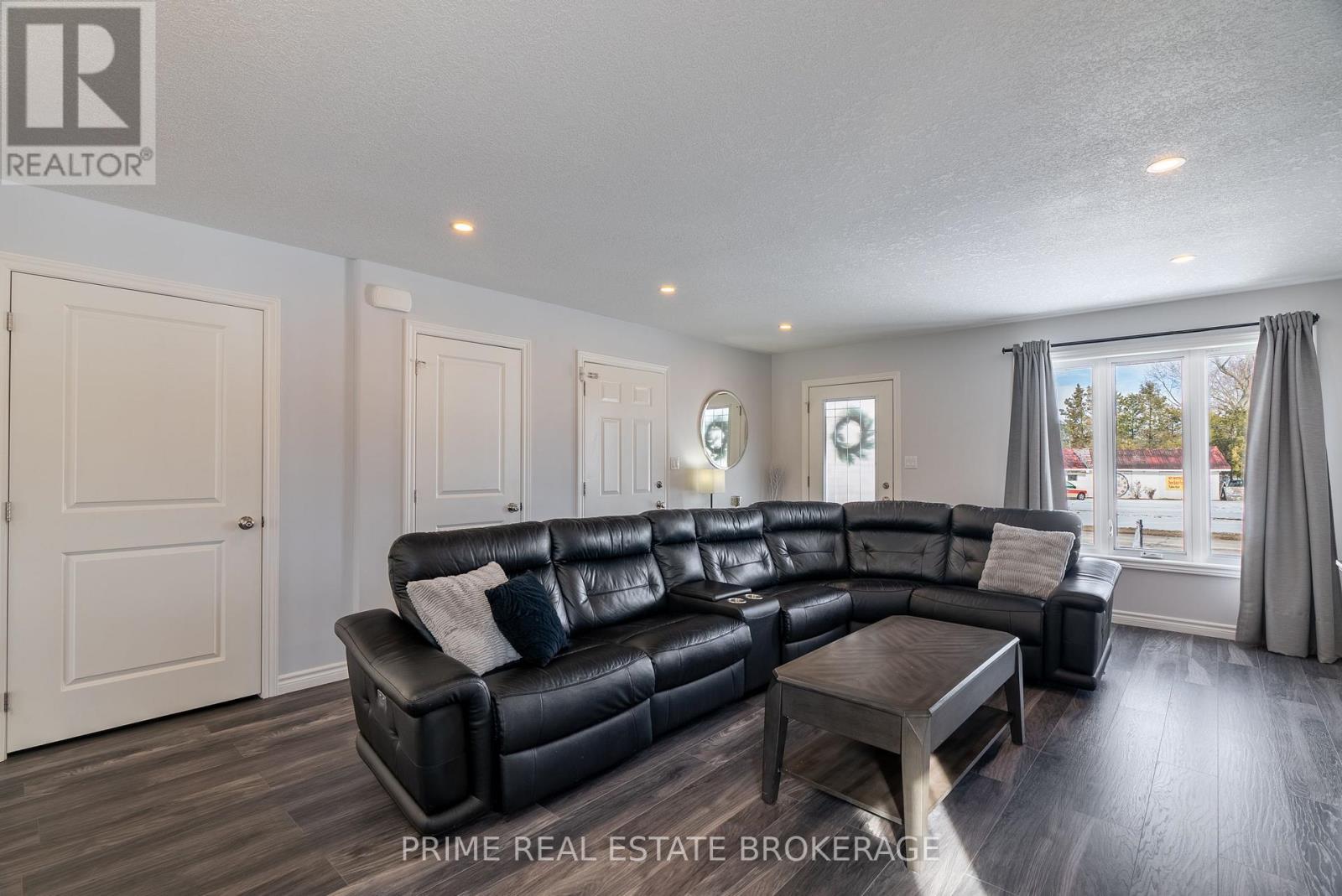 631 Main Street, Chatham-Kent, Ontario  N0P 1C0 - Photo 5 - X12057098