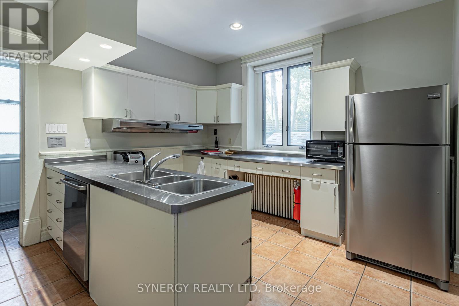 37 Ridout Street S, London South, Ontario  N6C 3W7 - Photo 13 - X12057179
