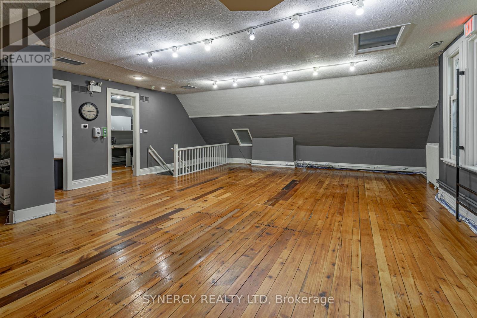 37 Ridout Street S, London South, Ontario  N6C 3W7 - Photo 14 - X12057179