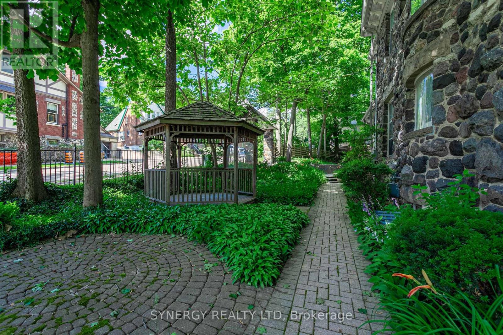 37 Ridout Street S, London South, Ontario  N6C 3W7 - Photo 3 - X12057179