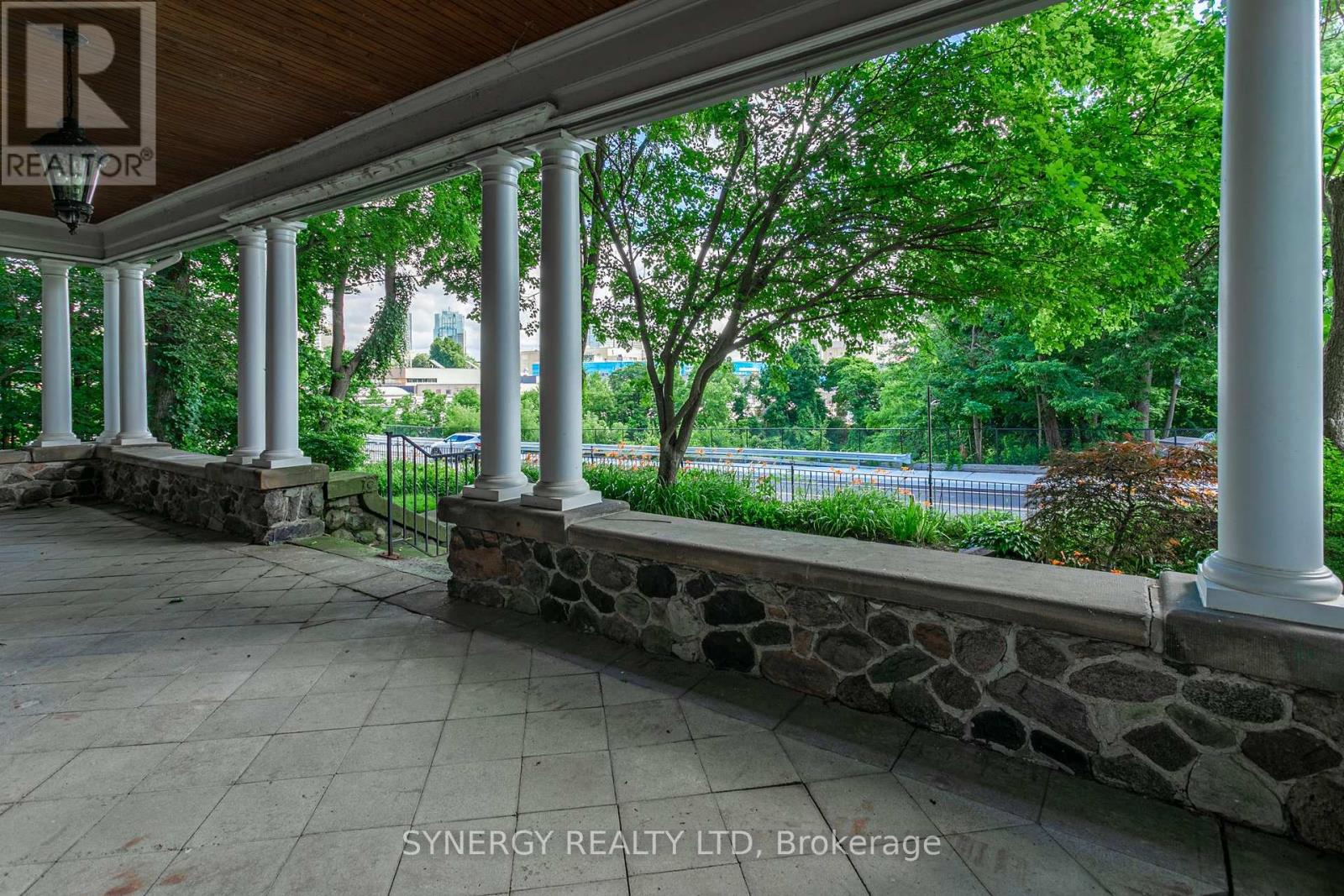 37 Ridout Street S, London South, Ontario  N6C 3W7 - Photo 4 - X12057179
