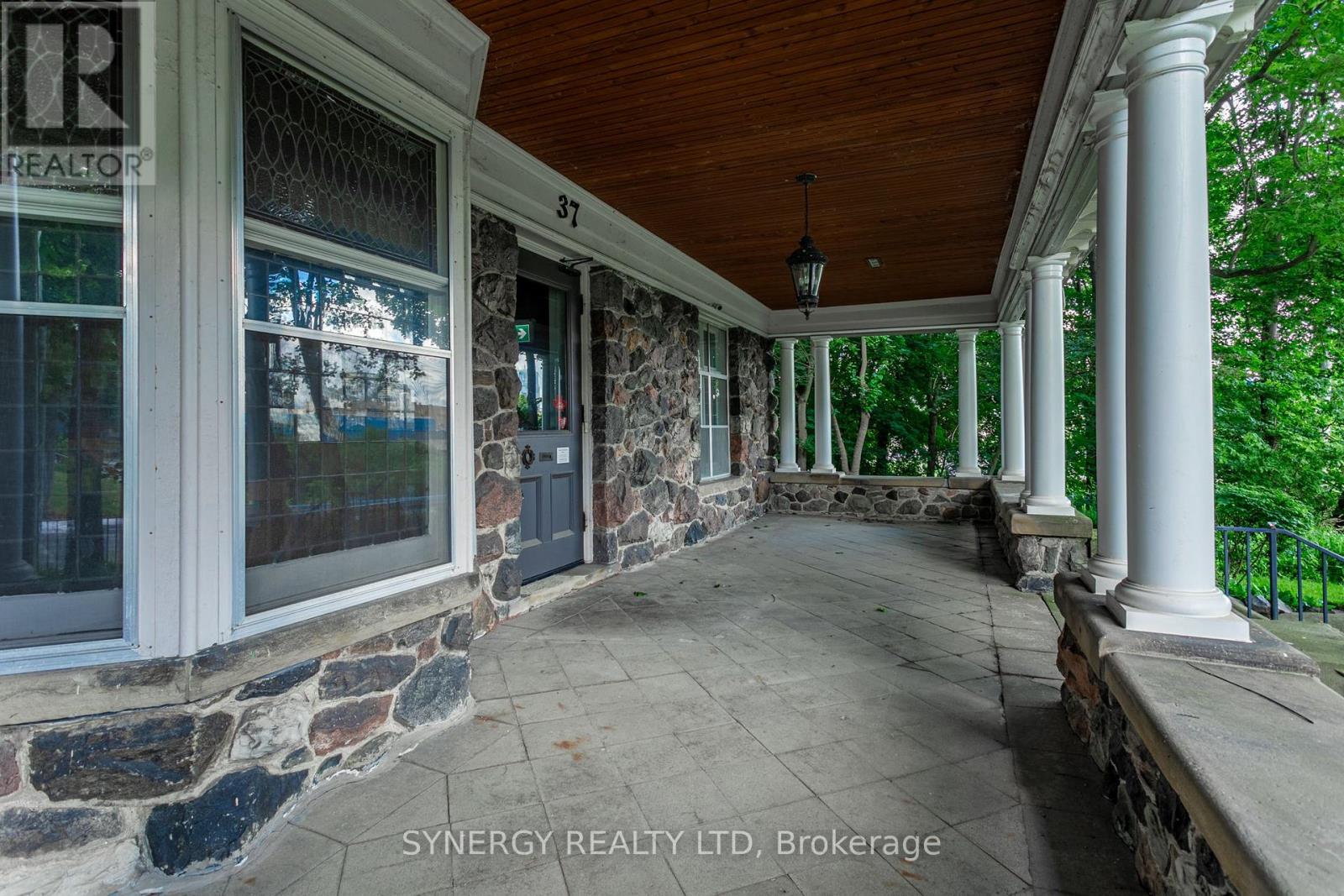 37 Ridout Street S, London South, Ontario  N6C 3W7 - Photo 5 - X12057179