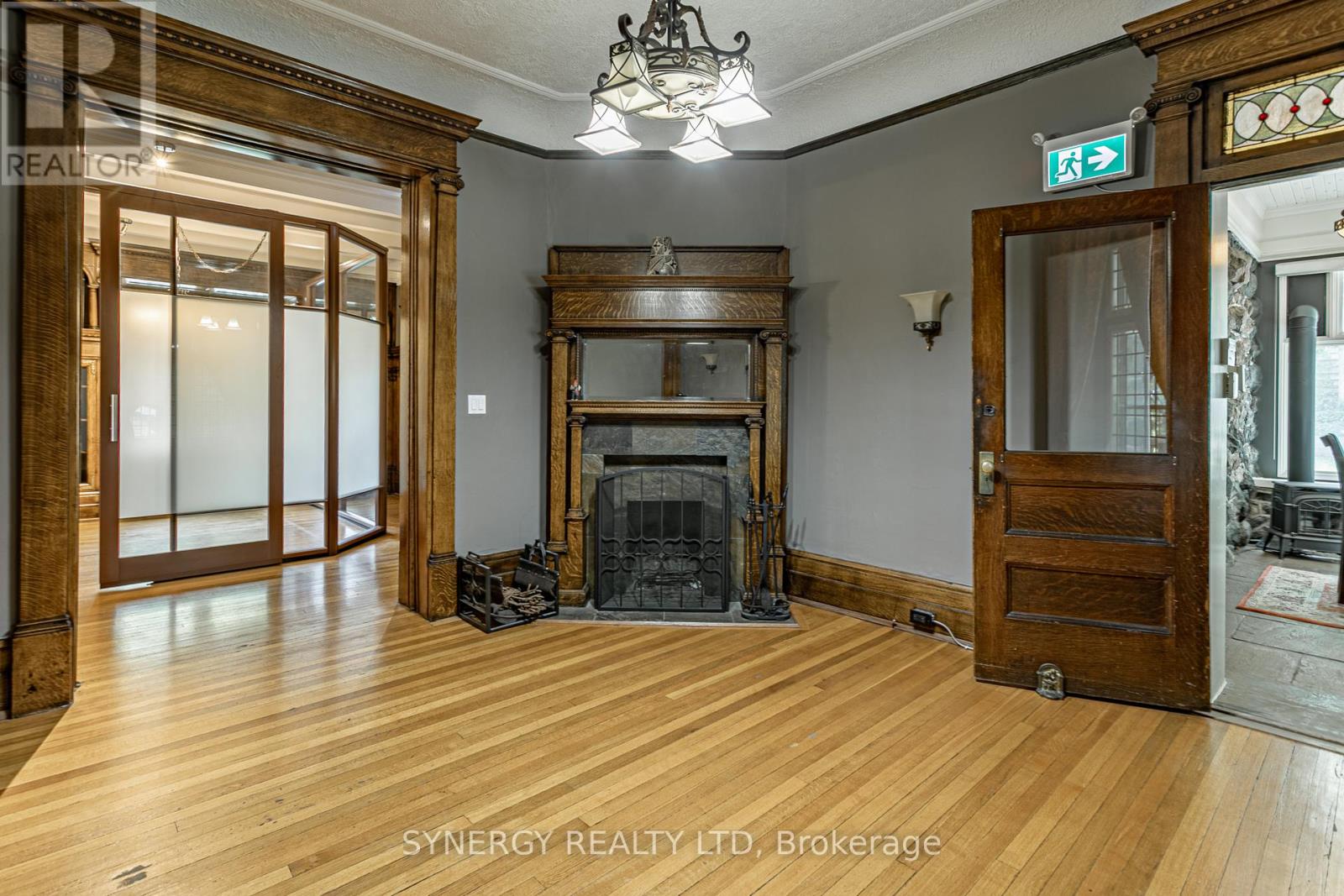 37 Ridout Street S, London South, Ontario  N6C 3W7 - Photo 7 - X12057179