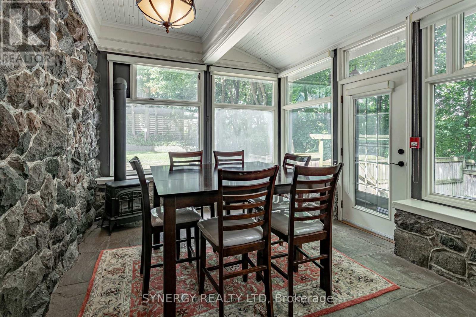 37 Ridout Street S, London South, Ontario  N6C 3W7 - Photo 8 - X12057179