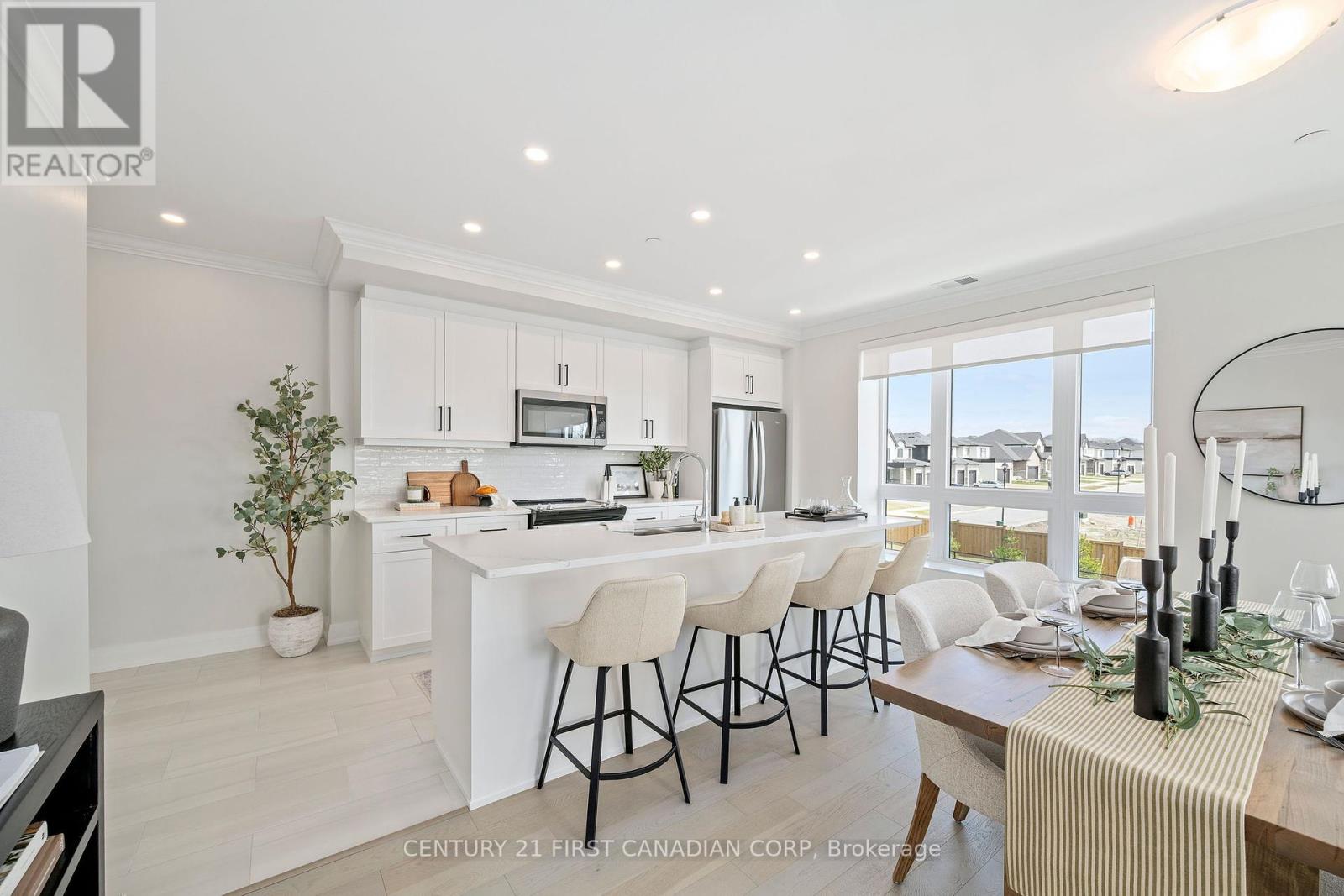 Property at 305 - 1560 UPPER WEST AVENUE image 3