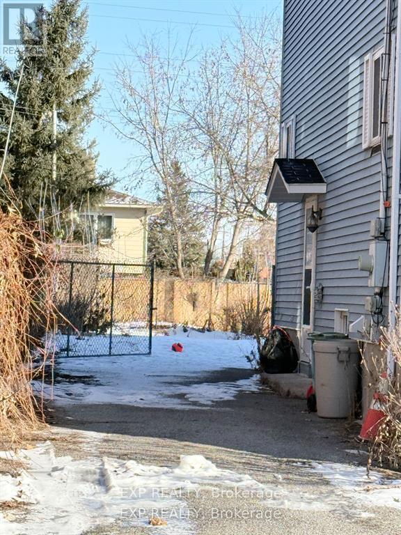 661 Tweedsmuir Avenue, Ottawa, Ontario  K1Z 5P7 - Photo 3 - X12057204
