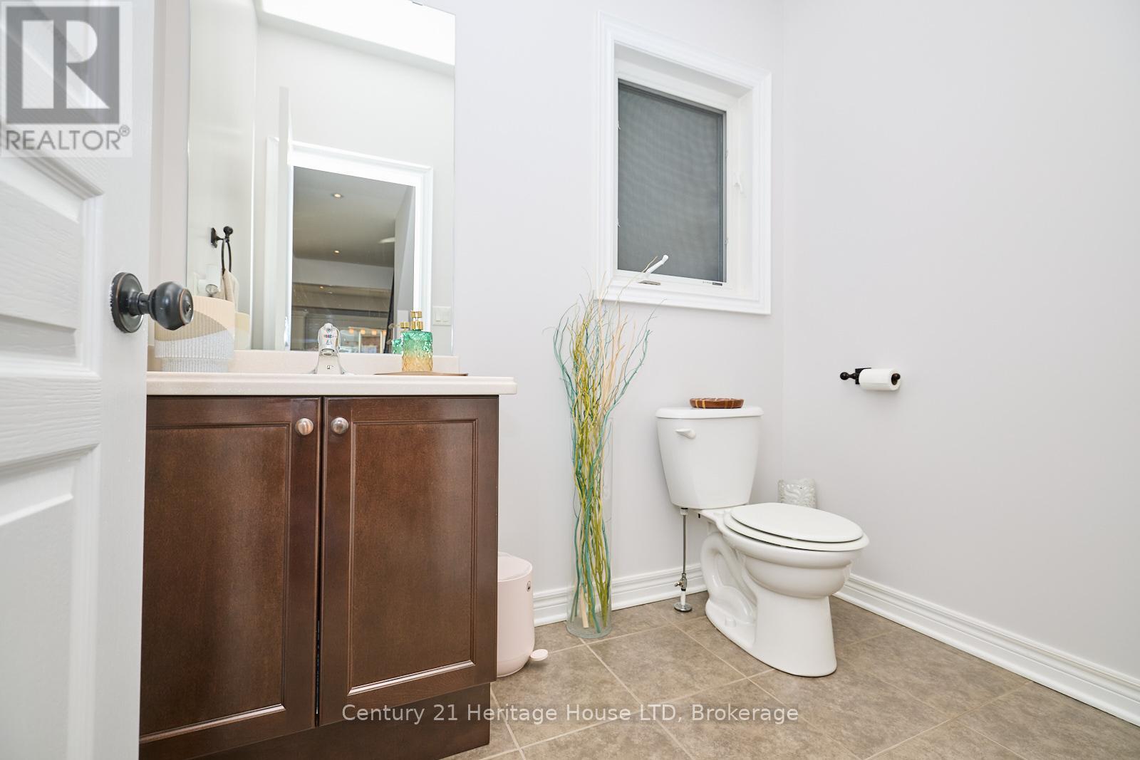 680 Brian Street, Fort Erie (Crescent Park), Ontario  L2A 6W2 - Photo 20 - X12057249