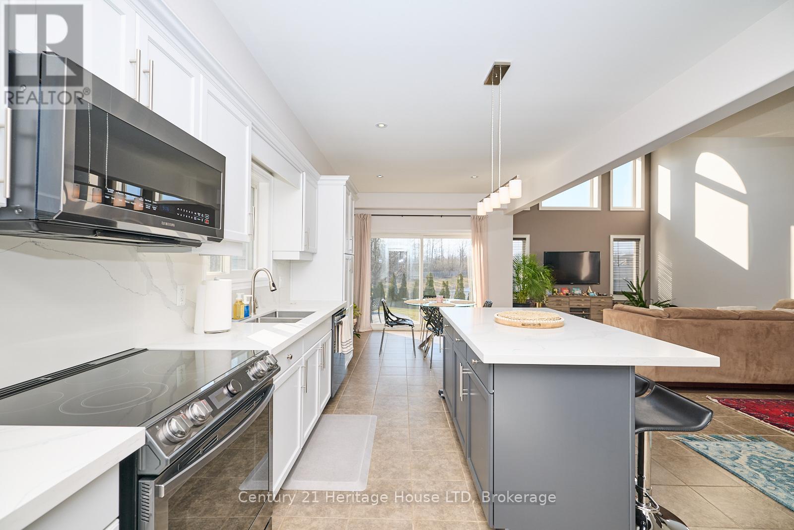 Property at 680 BRIAN STREET image 5