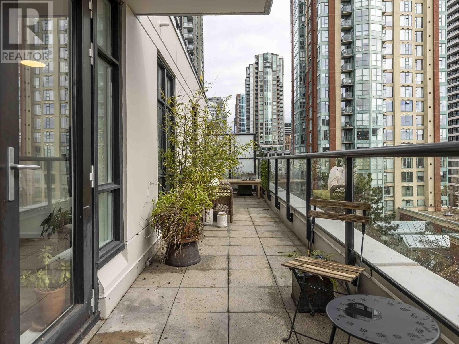 602 988 Richards Street, Vancouver, British Columbia  V6B 8R2 - Photo 2 - R2982851