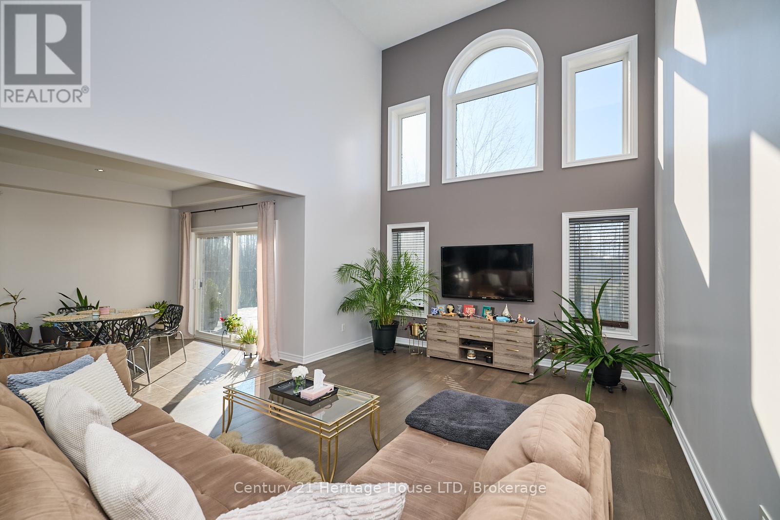 680 Brian Street, Fort Erie (Crescent Park), Ontario  L2A 6W2 - Photo 10 - X12057249