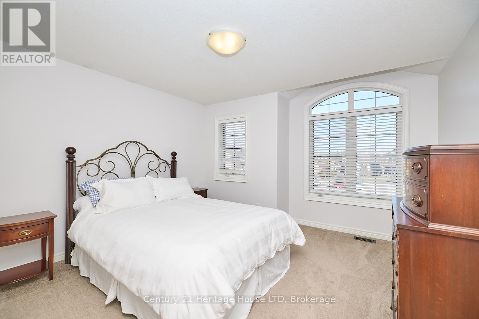 680 Brian Street, Fort Erie (Crescent Park), Ontario  L2A 6W2 - Photo 15 - X12057249