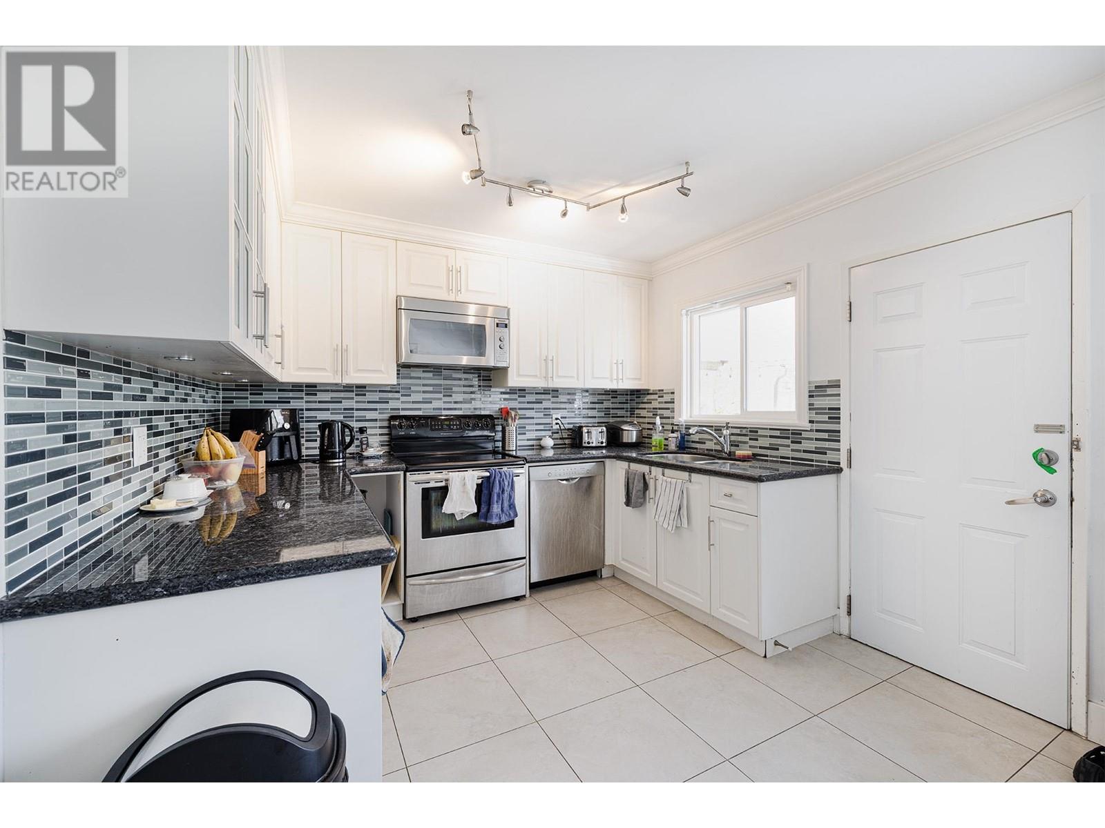 4378 Briarwood Crescent, Burnaby, British Columbia  V5G 2M6 - Photo 9 - R2953405