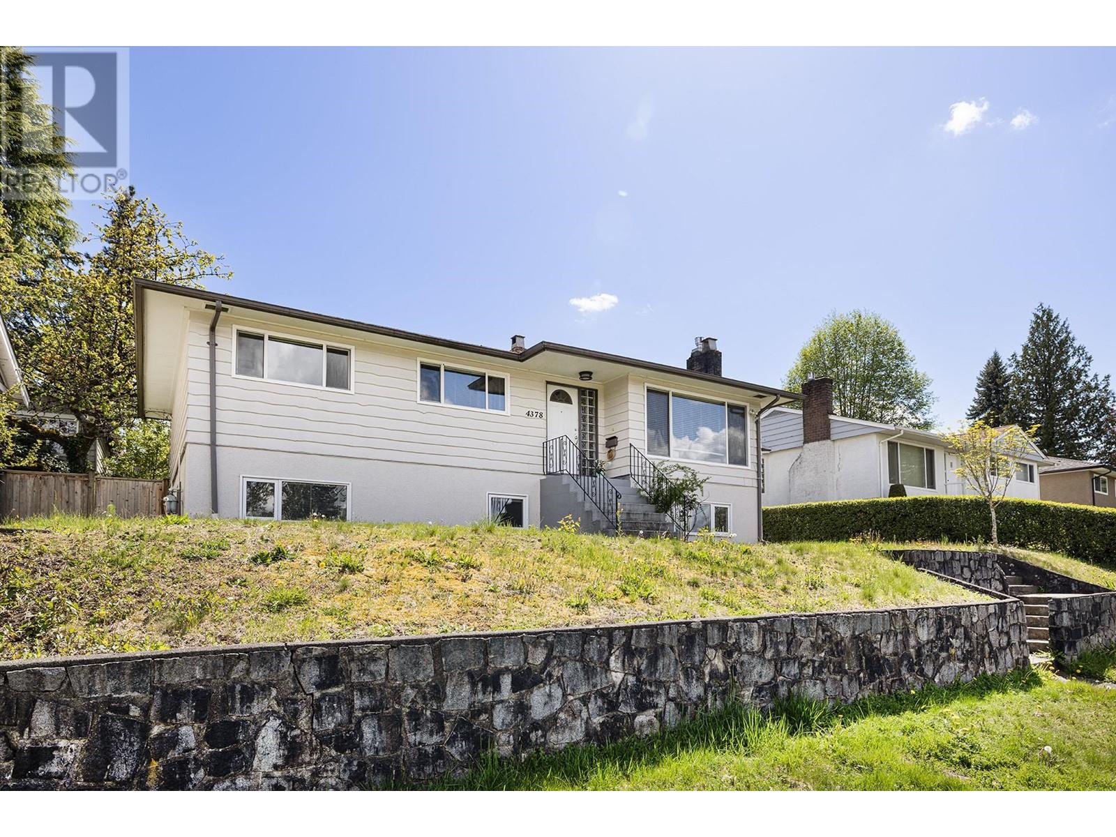 4378 Briarwood Crescent, Burnaby, British Columbia  V5G 2M6 - Photo 2 - R2953405