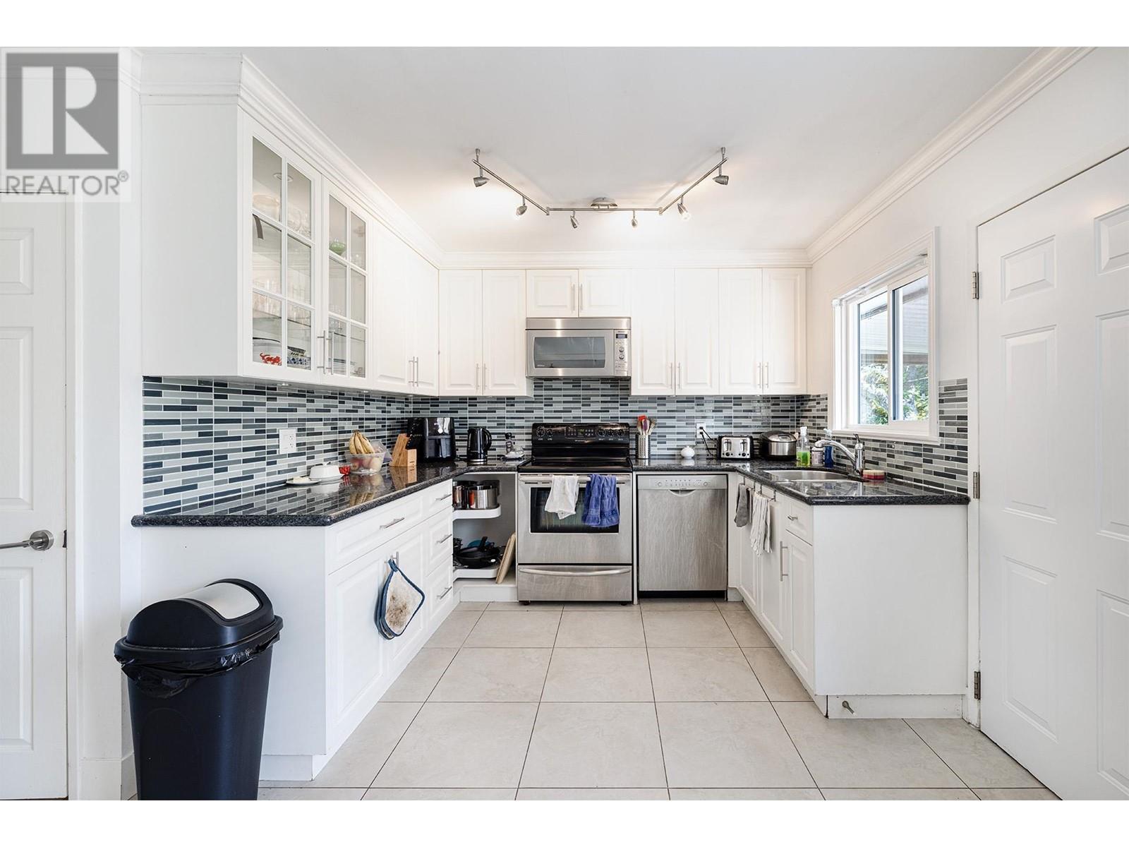 4378 Briarwood Crescent, Burnaby, British Columbia  V5G 2M6 - Photo 10 - R2953405