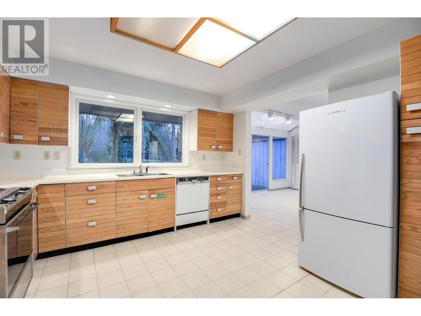 575 Hadden Drive, West Vancouver, British Columbia  V7S 1G8 - Photo 19 - R2971159