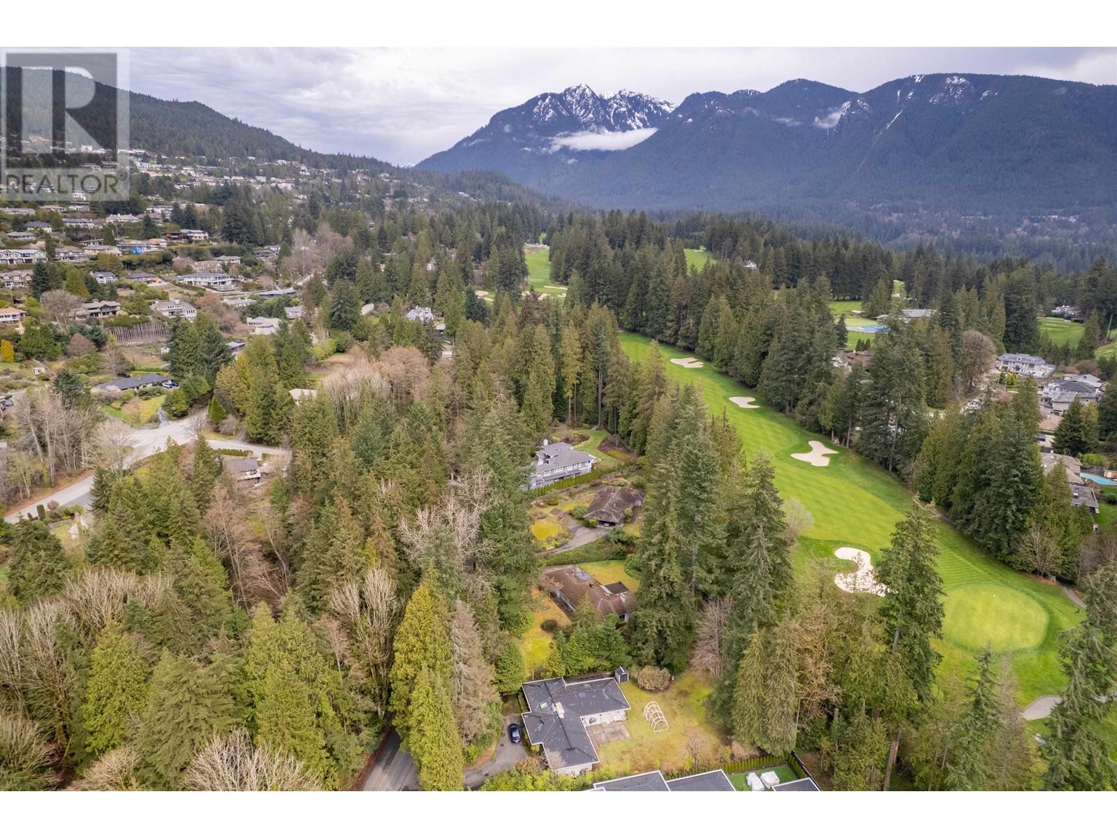 575 Hadden Drive, West Vancouver, British Columbia  V7S 1G8 - Photo 2 - R2971159