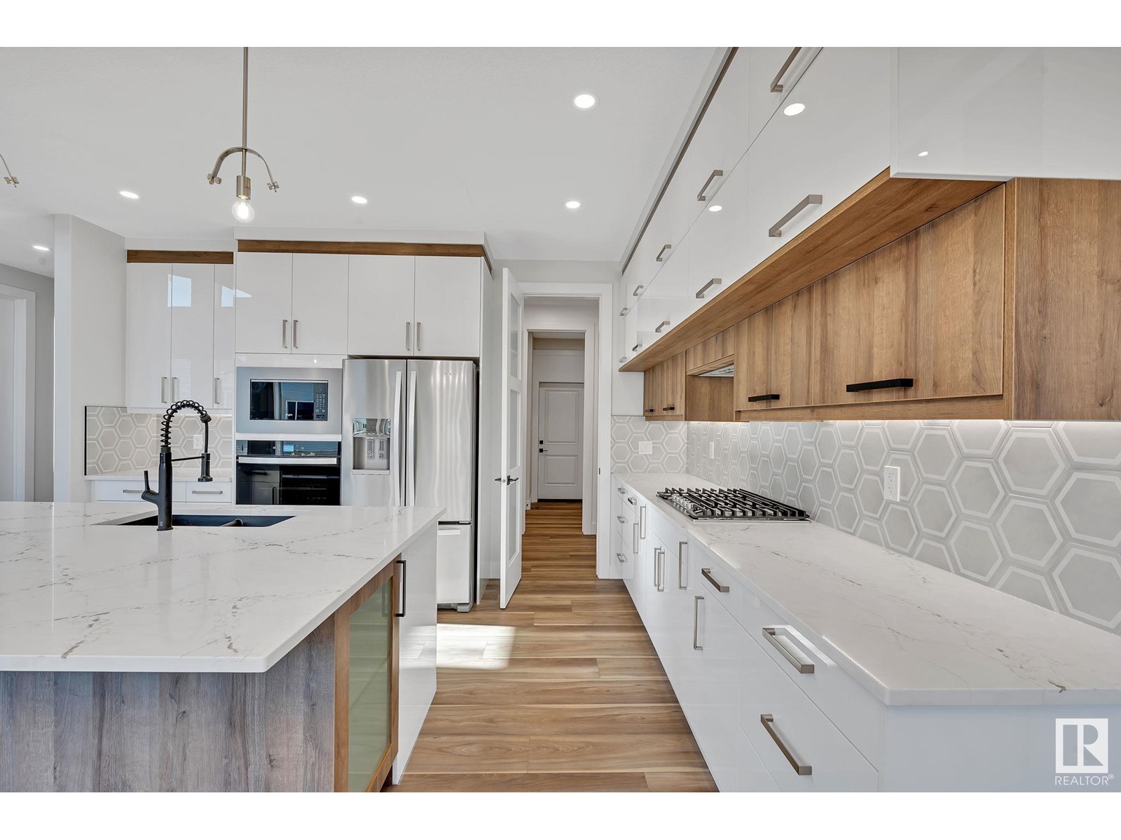 Property at 1 Horizon LI image 4
