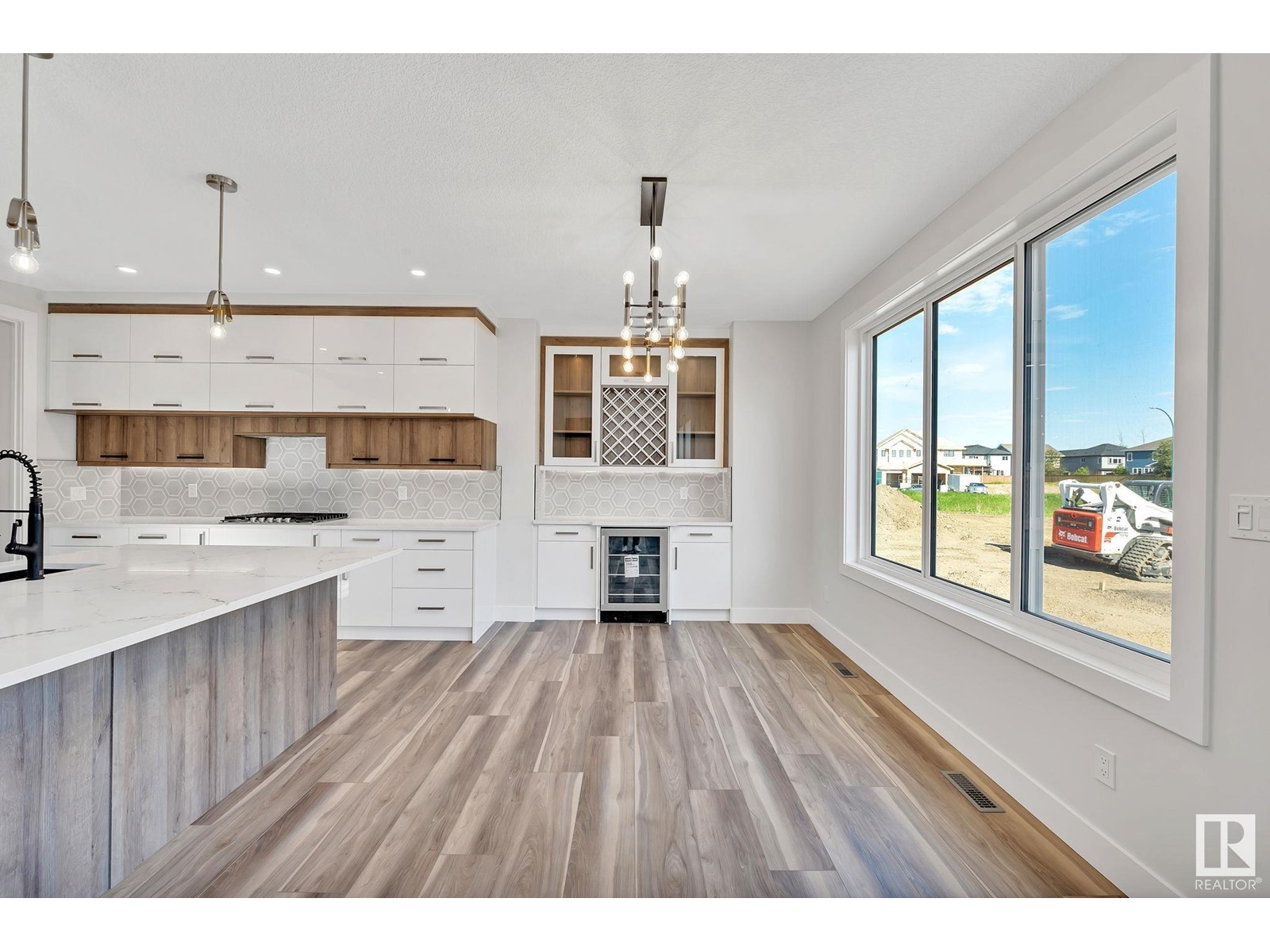 Property at 1 Horizon LI image 5