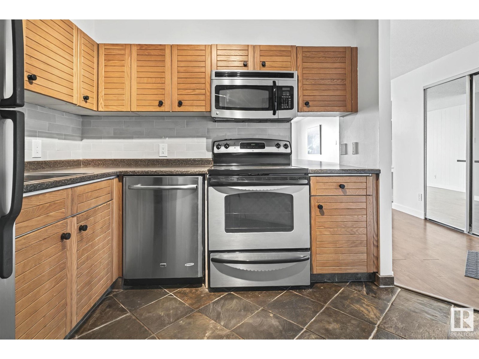 Property at #609 10149 SASKATCHEWAN DR NW image 4