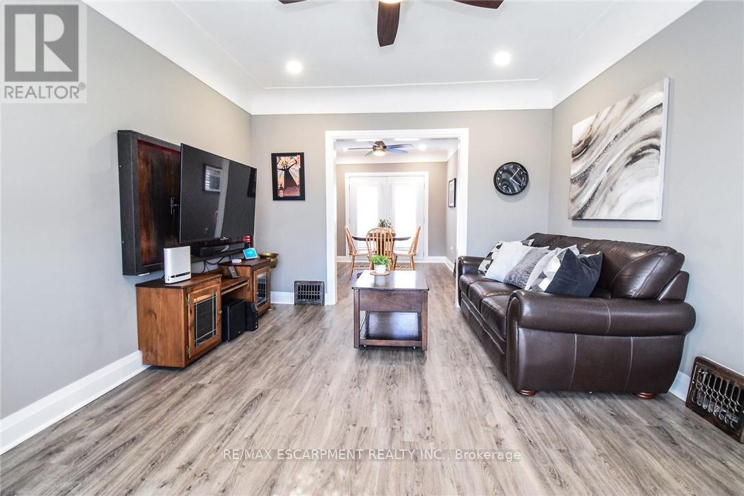 Property at 104 TRAGINA AVENUE S image 3