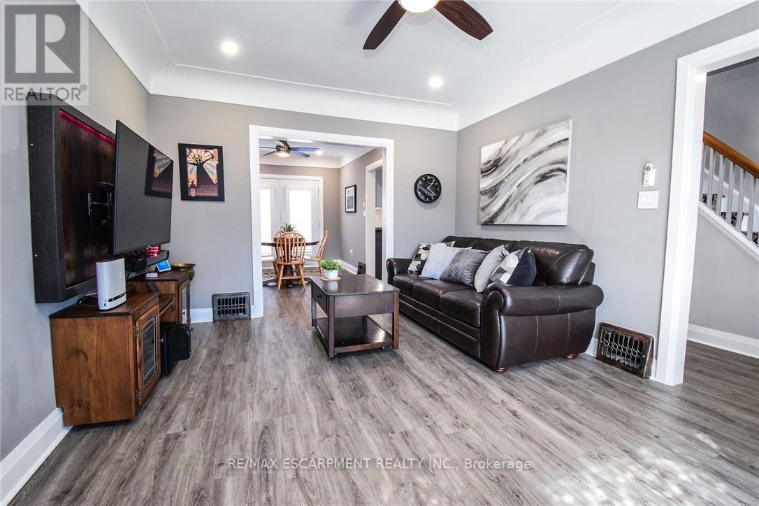 Property at 104 TRAGINA AVENUE S image 4