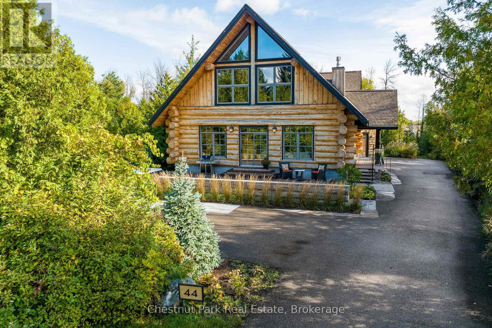 Property at 44 TRAILS END image 3