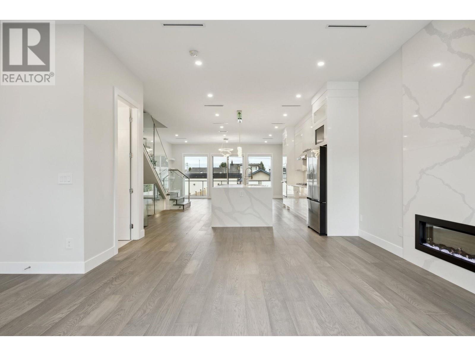 325 E 17th Street, North Vancouver, British Columbia  V7L 2W1 - Photo 11 - R2985166
