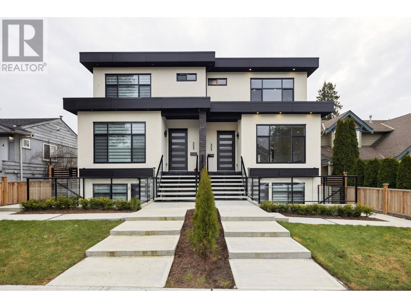 325 E 17th Street, North Vancouver, British Columbia  V7L 2W1 - Photo 3 - R2985166