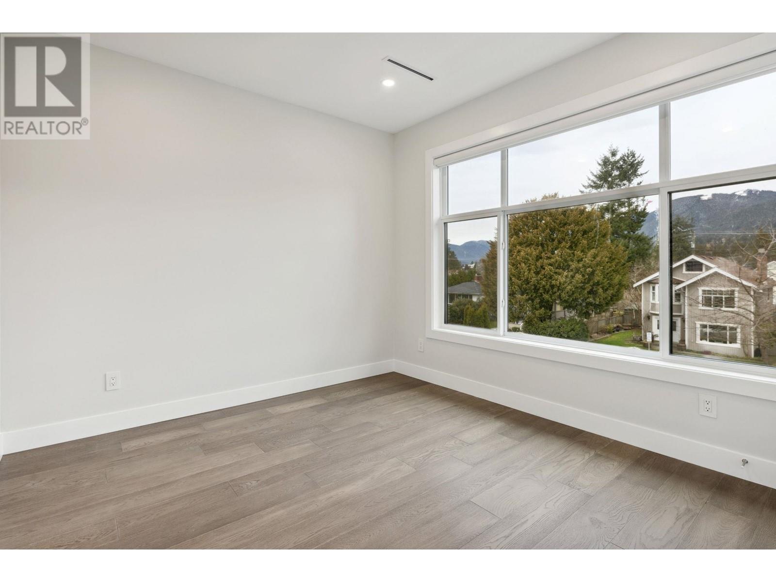 325 E 17th Street, North Vancouver, British Columbia  V7L 2W1 - Photo 30 - R2985166