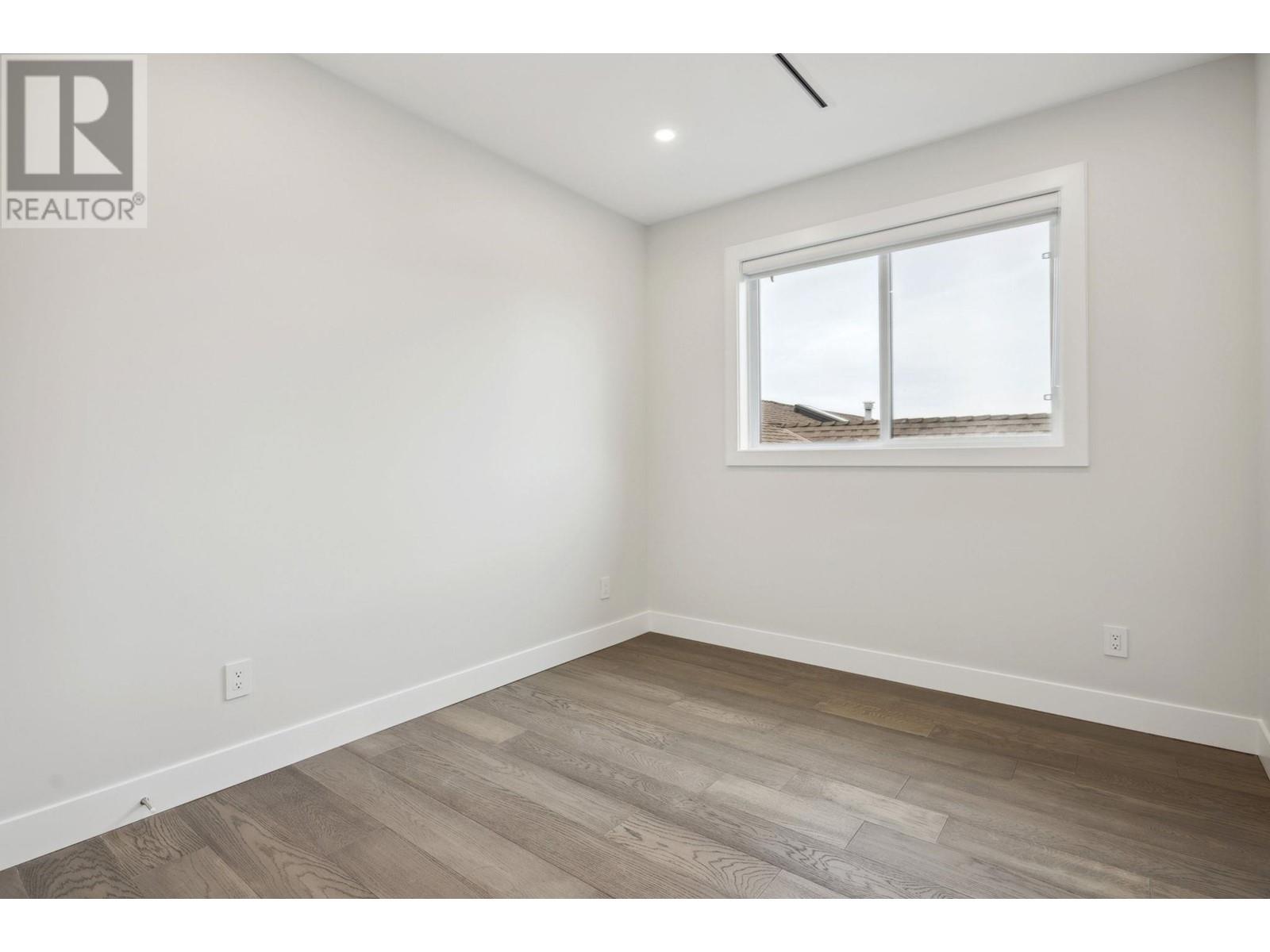 325 E 17th Street, North Vancouver, British Columbia  V7L 2W1 - Photo 32 - R2985166