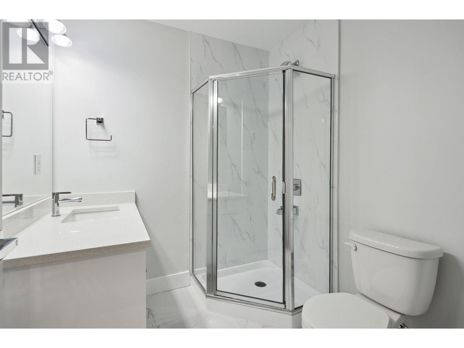 325 E 17th Street, North Vancouver, British Columbia  V7L 2W1 - Photo 35 - R2985166