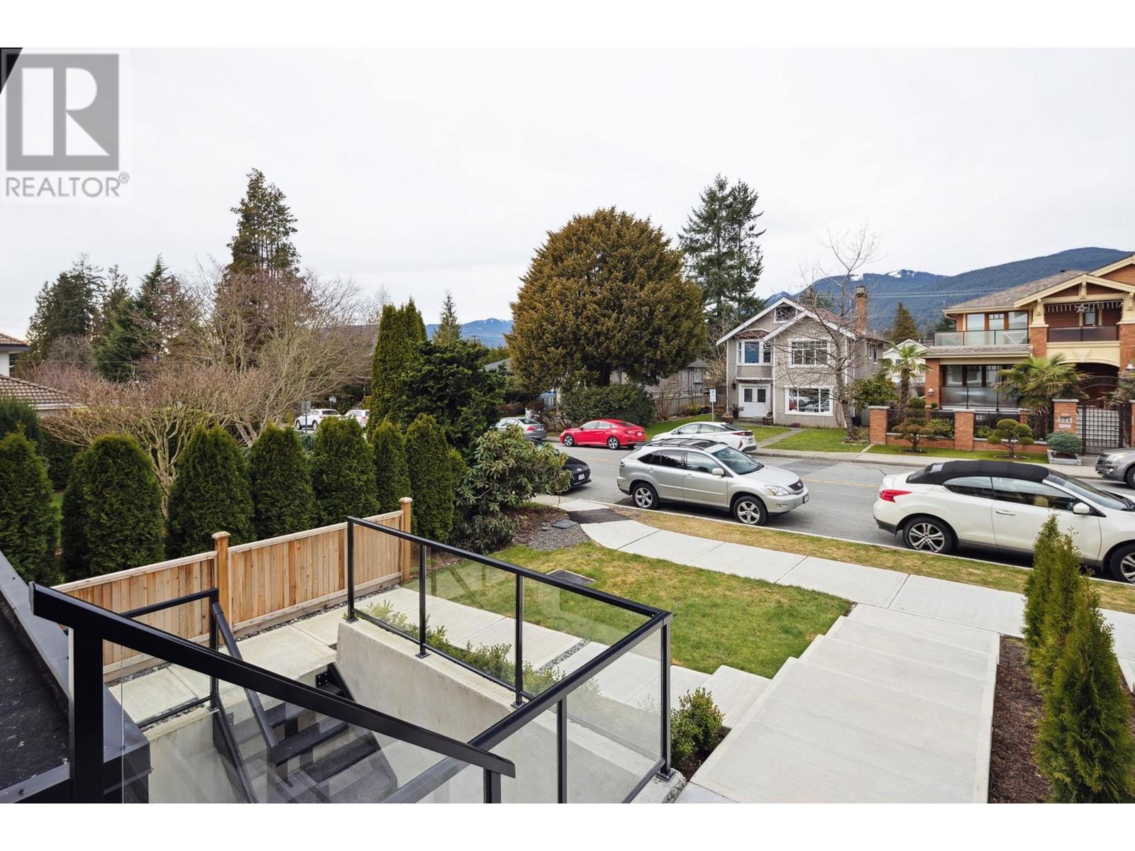 325 E 17th Street, North Vancouver, British Columbia  V7L 2W1 - Photo 4 - R2985166