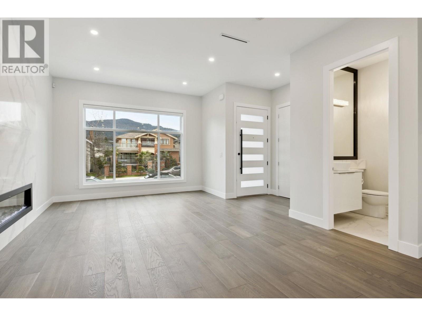 325 E 17th Street, North Vancouver, British Columbia  V7L 2W1 - Photo 6 - R2985166