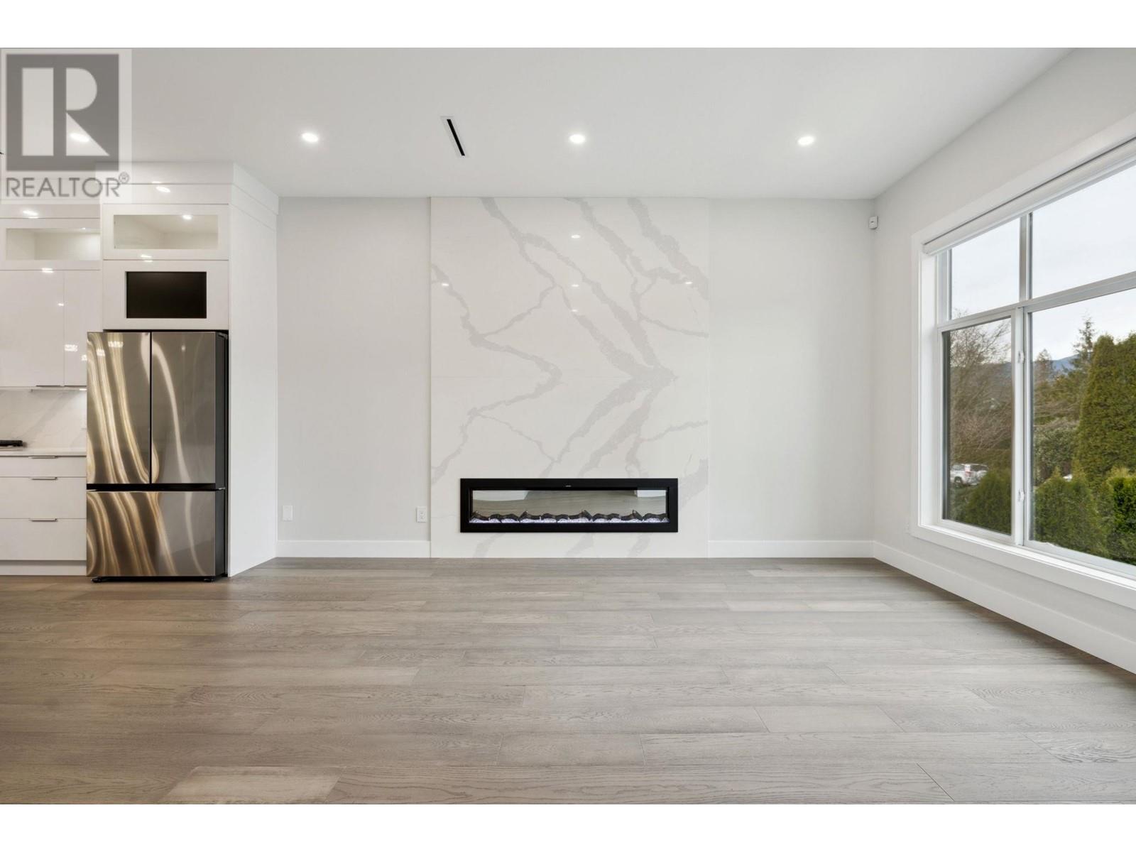 325 E 17th Street, North Vancouver, British Columbia  V7L 2W1 - Photo 8 - R2985166