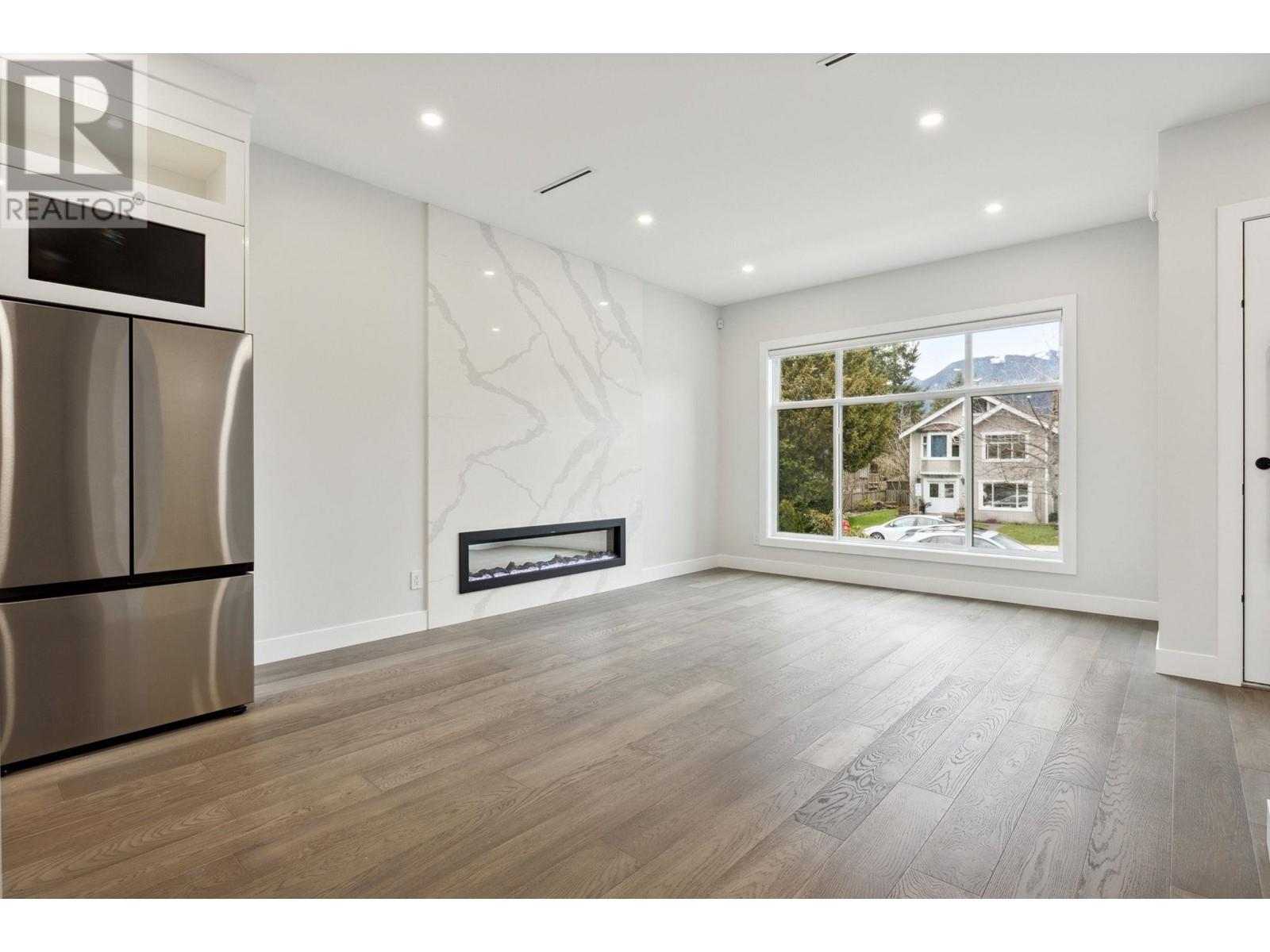 325 E 17th Street, North Vancouver, British Columbia  V7L 2W1 - Photo 9 - R2985166