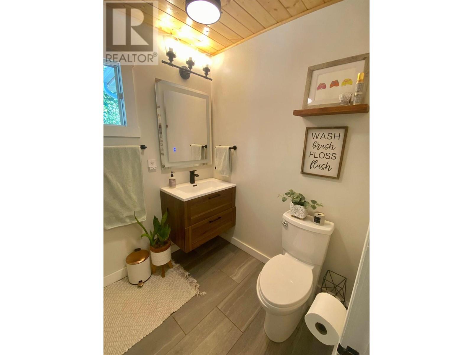 416 Fowler Street, Riondel, British Columbia  V0B 2B0 - Photo 7 - 10341579