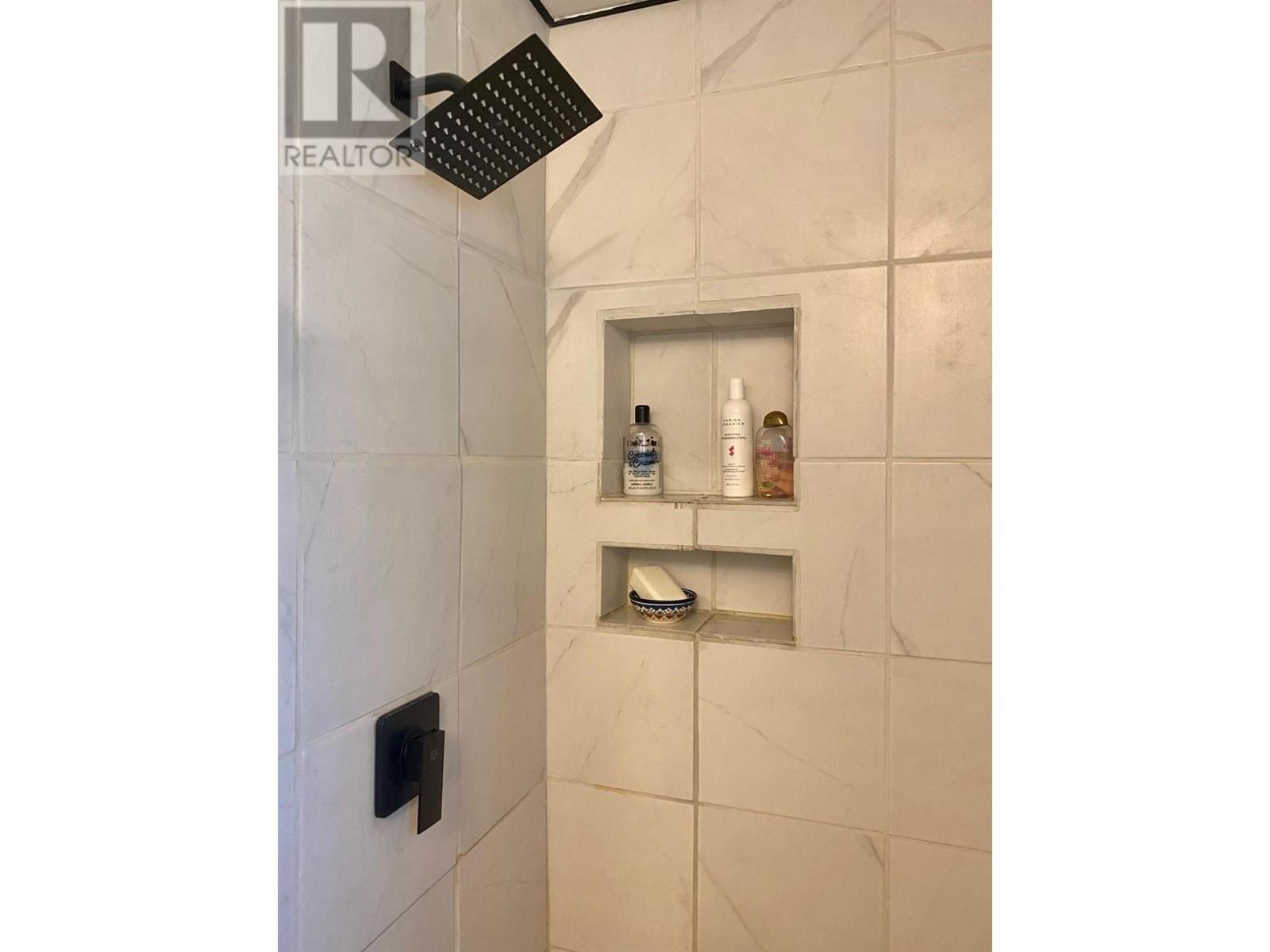 416 Fowler Street, Riondel, British Columbia  V0B 2B0 - Photo 8 - 10341579