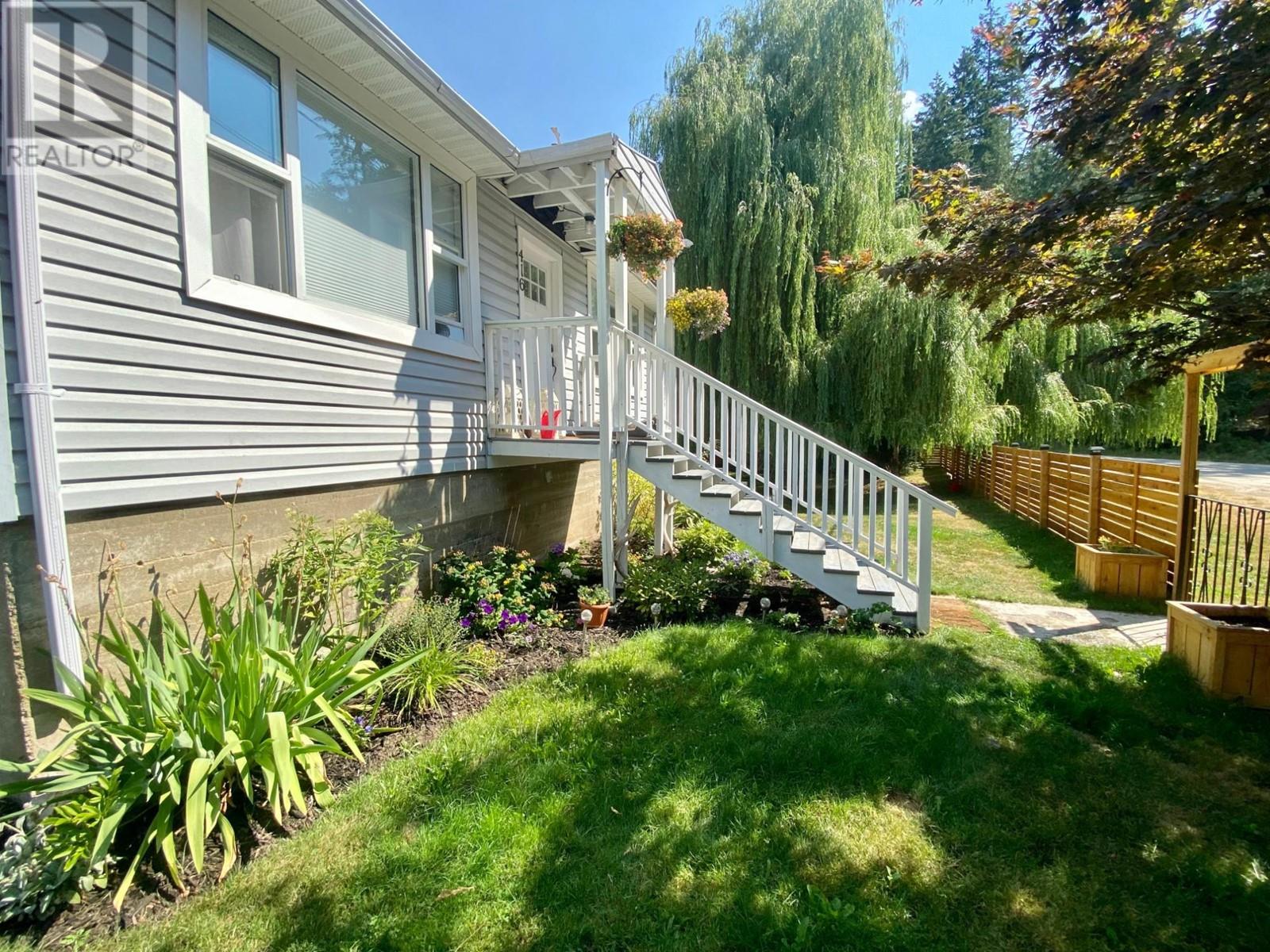 416 FOWLER Street, Riondel, British Columbia