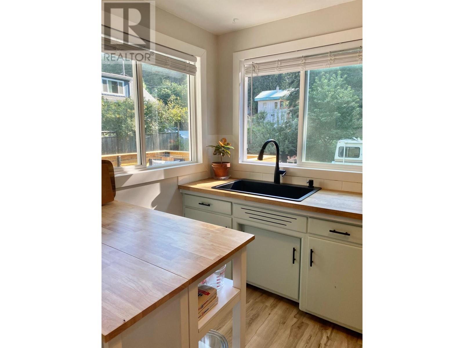 416 Fowler Street, Riondel, British Columbia  V0B 2B0 - Photo 14 - 10341579