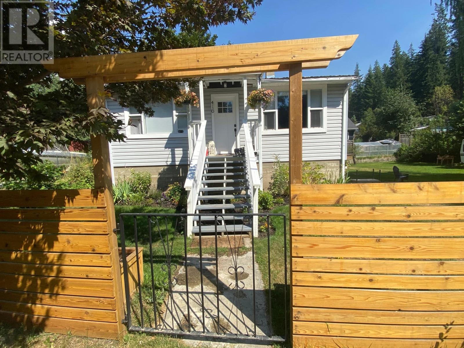 416 Fowler Street, Riondel, British Columbia  V0B 2B0 - Photo 2 - 10341579