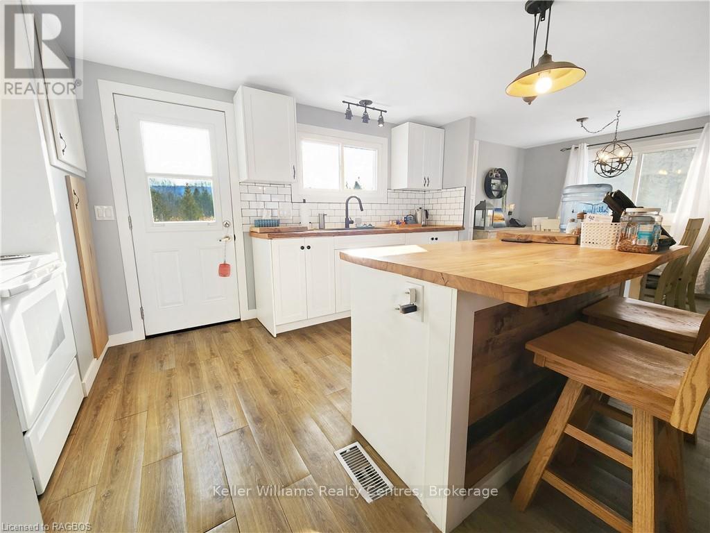 502212 Grey Road 1, Georgian Bluffs, Ontario  N0H 2T0 - Photo 17 - X12057316