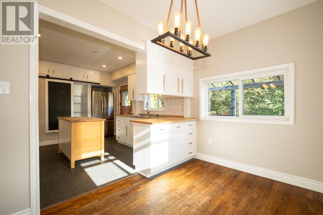 1858 Deep Cove Road, North Vancouver, British Columbia  V7G 1S6 - Photo 11 - R2985151