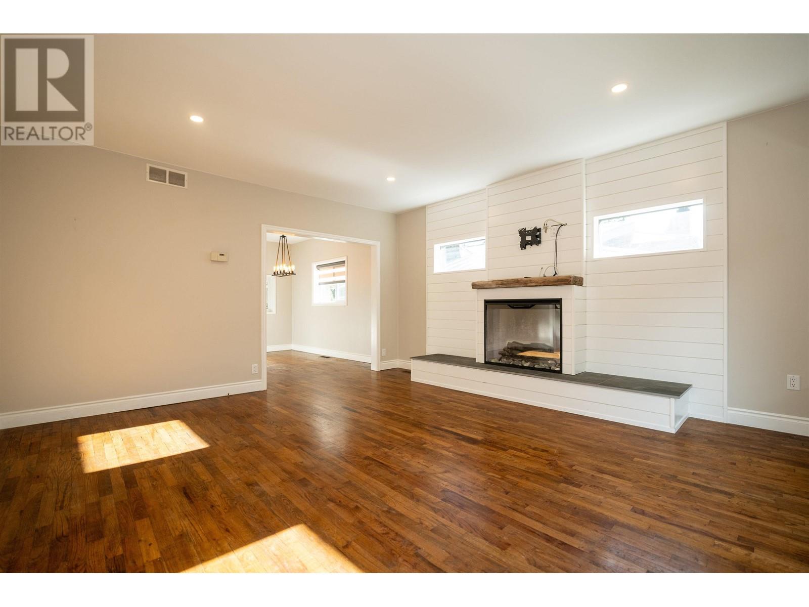 1858 Deep Cove Road, North Vancouver, British Columbia  V7G 1S6 - Photo 8 - R2985151