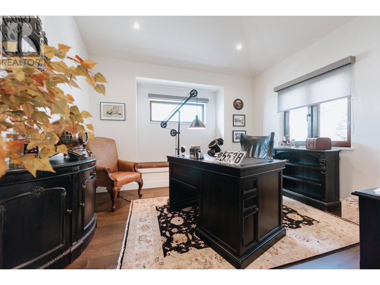 6035 Silverstone Lane, Sechelt, British Columbia  V7Z 0T8 - Photo 5 - R2985161