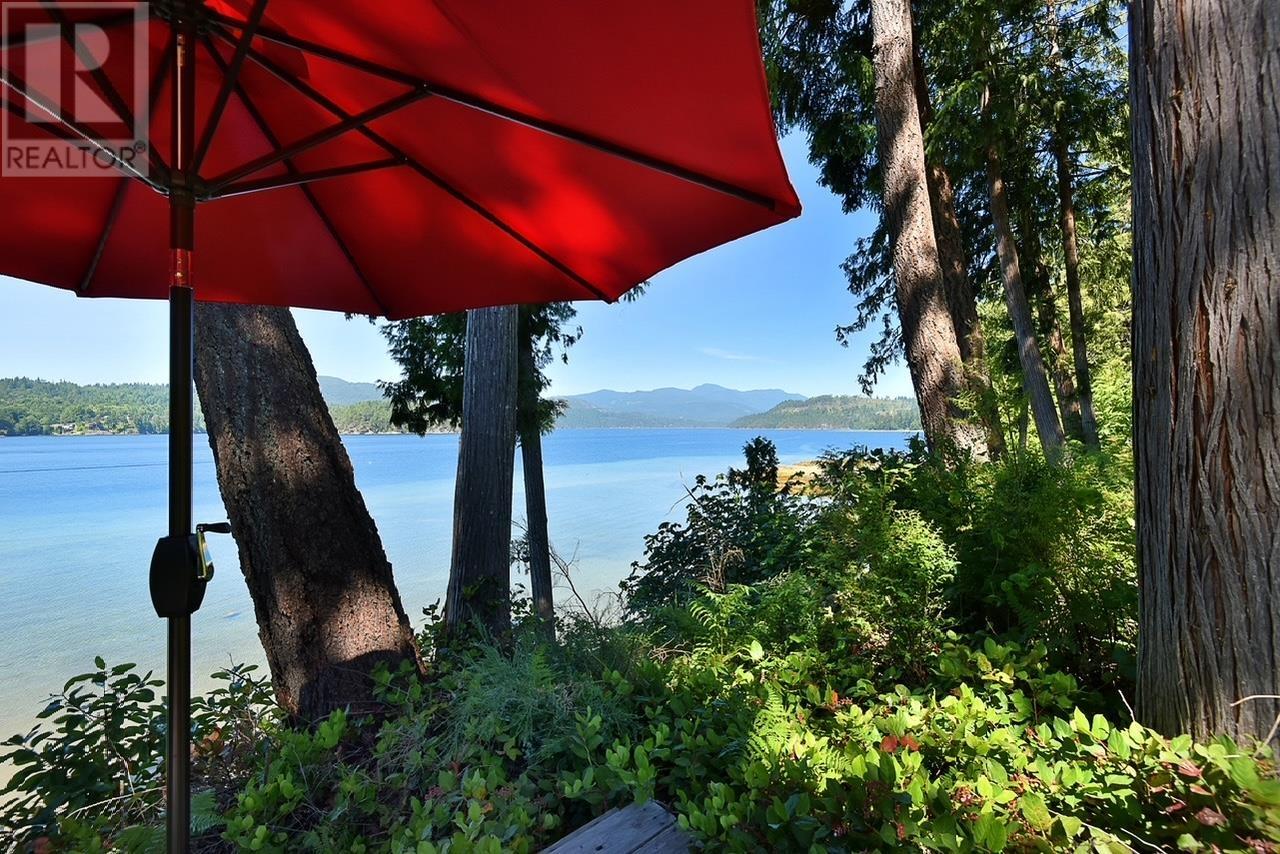 Property at 6109 SECHELT INLET ROAD image 3