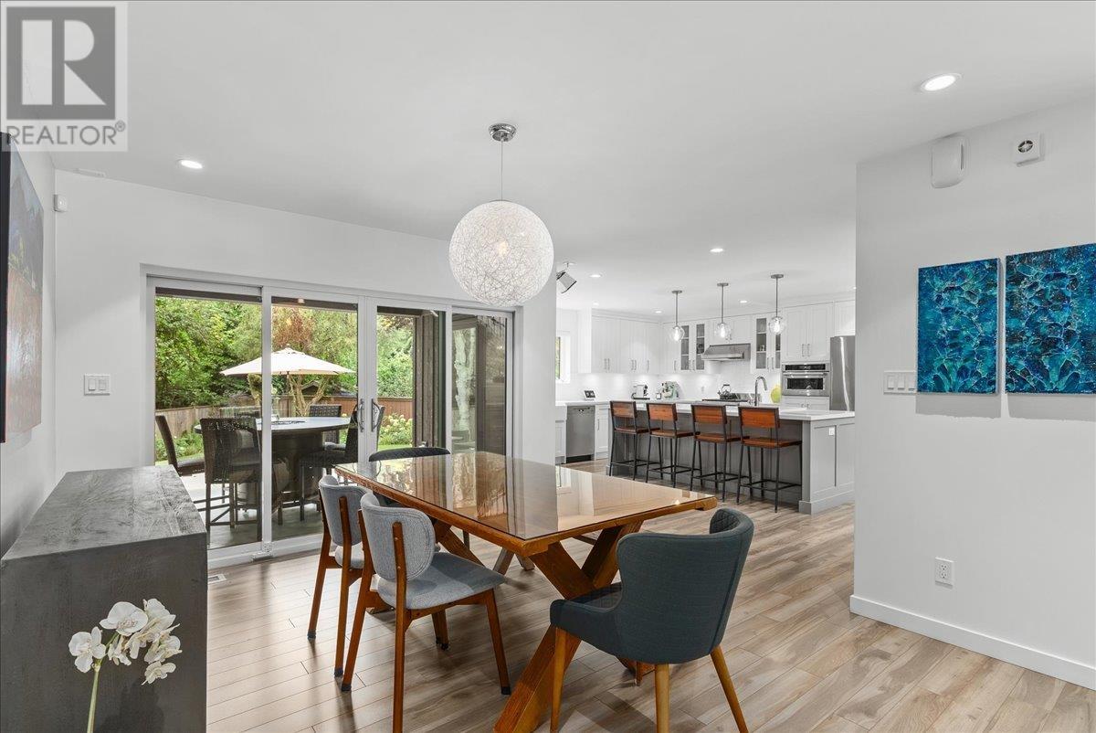 5664 Marine Drive, West Vancouver, British Columbia  V7W 2R6 - Photo 3 - R2985213
