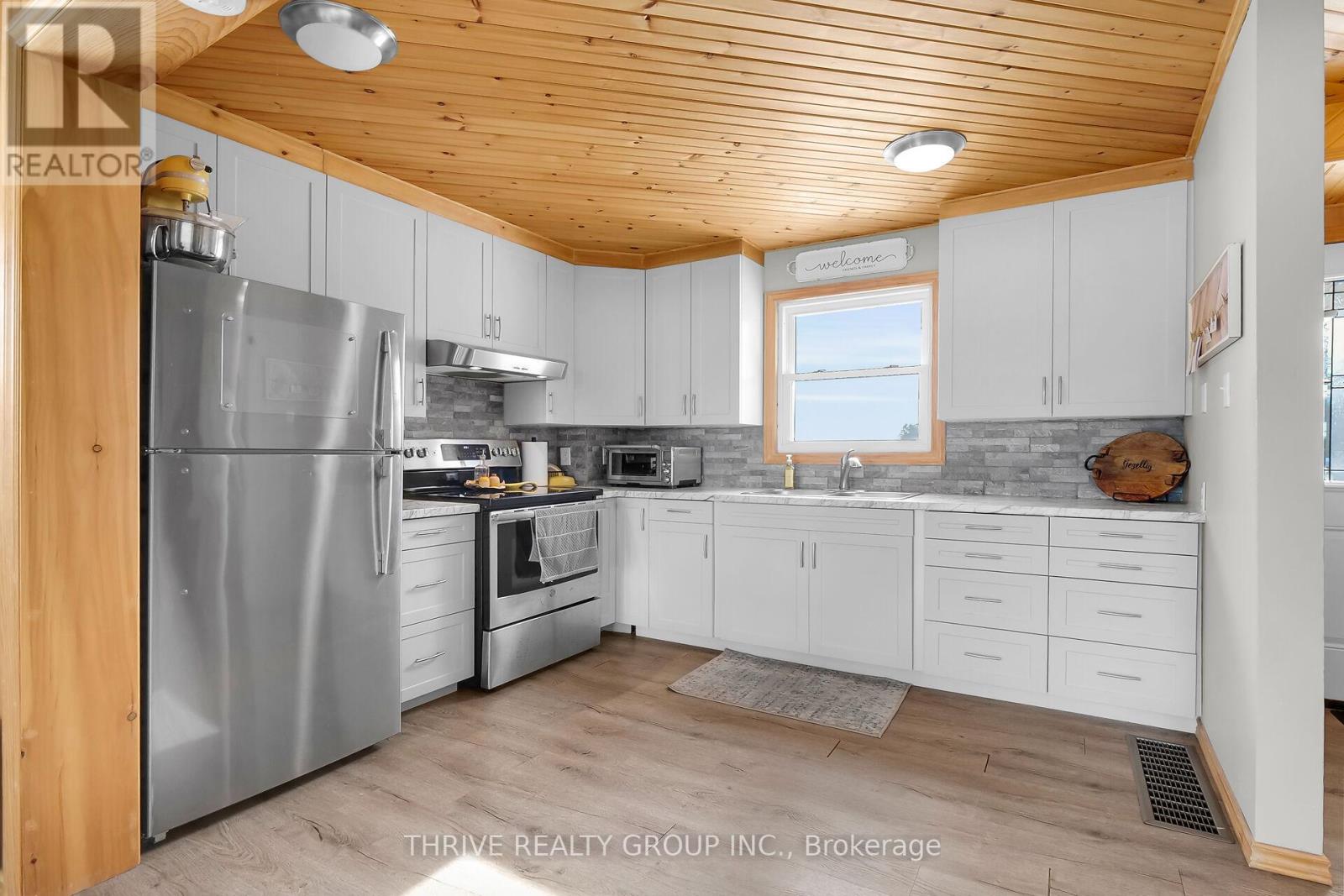 146 Simcoe Street, South Huron, Ontario  N0M 1S1 - Photo 8 - X11946797