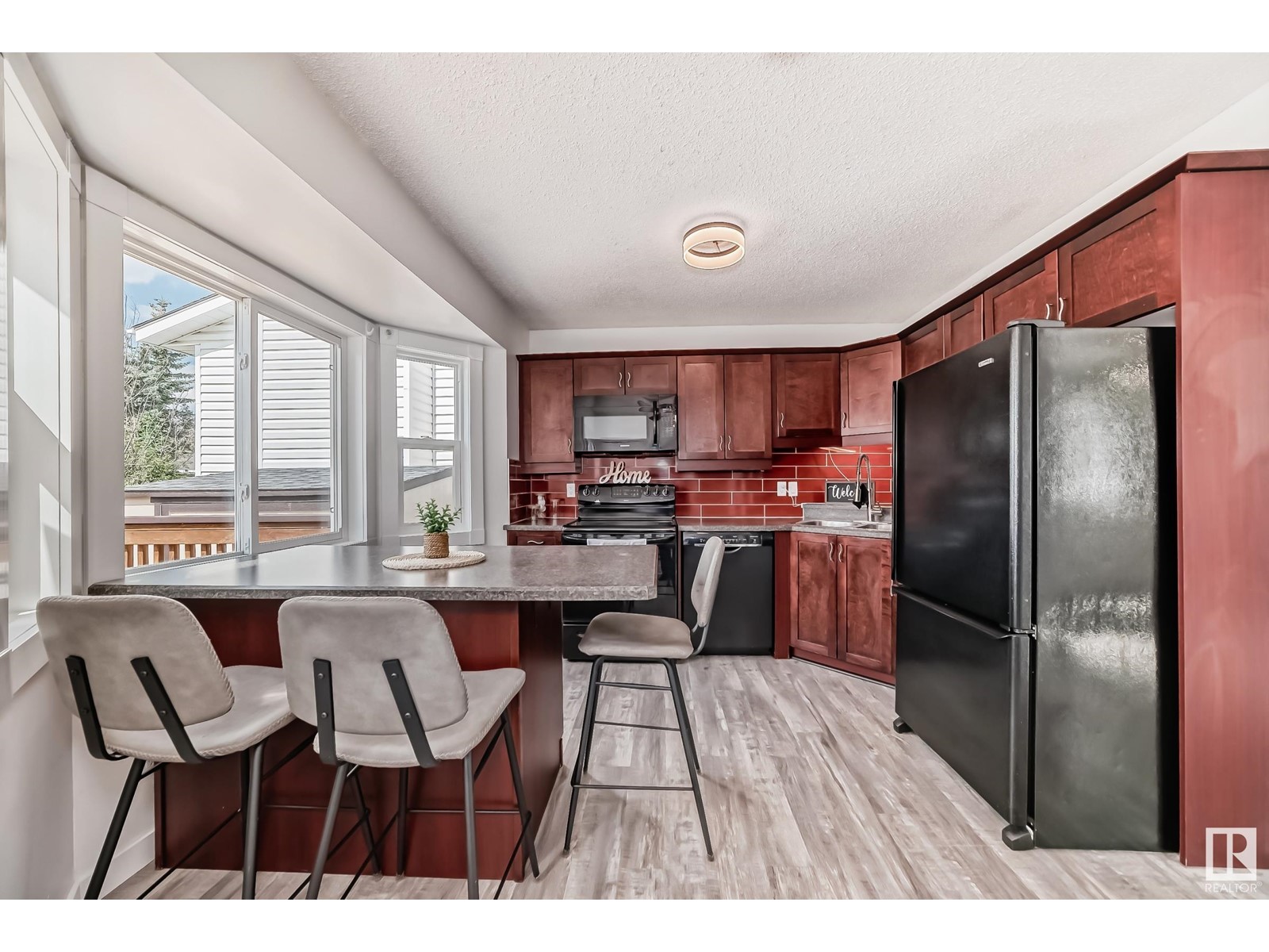 Property at 5410 188 ST NW image 4